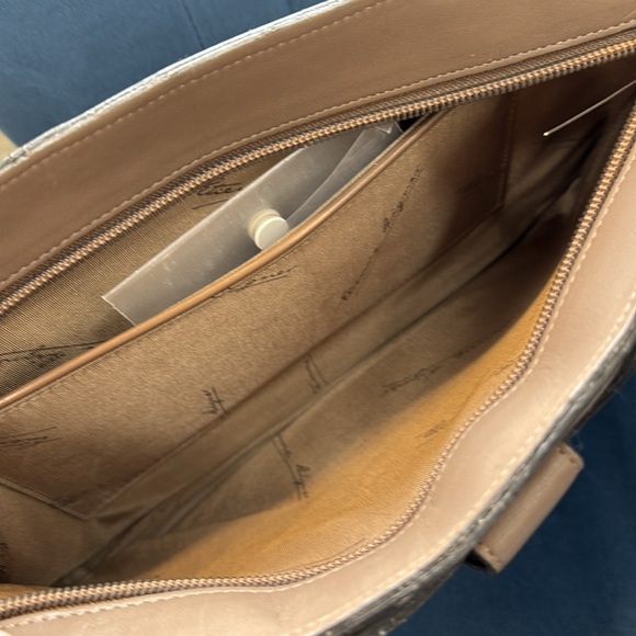 1980's Etienne Aigner Leather Taupe Shoulder Bag - Picture 5 of 5